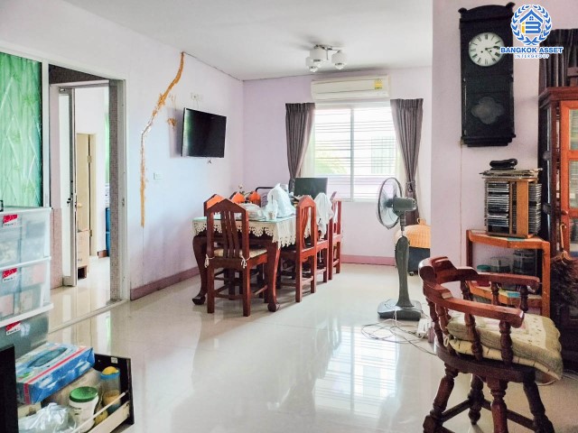 *****บ้านเดี่ยวมือสอง นนทบุรี หมู่บ้าน ชวนชมพาร์ค2 บางกรวย-ไทรน้อย หลังมุม เนื้อที่ 79.3 ตร.ว. ฟังก์ชัน 5 ห้องนอน 4 ห้องน้ำ ที่จอดรถ 2 คัน พื้นที่ใช้สอยกว้างขวาง ภายในตกแต่งสวยเหมือนใหม่ สิ่งอำนวยความสะดวกครบครัน เดินทางสะดวกทำเลติดถนนใหญ่  เชื่อมต่อถนนบางกรวย-ไทรน้อย, ถนนกาญจนาภิเษก, ถนนชัยพฤกษ์